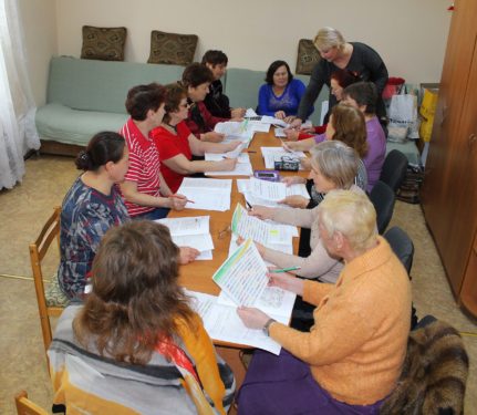 Занятия в Центре социального обслуживания граждан пожилого возраста и инвалидов Раздольненского района